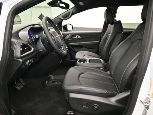 New 2026 Chrysler Pacifica Select image 11