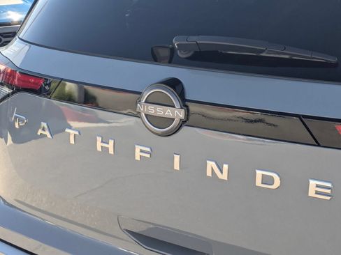 Used 2022 Nissan Pathfinder Platinum w/ Cargo Package FWD image 13