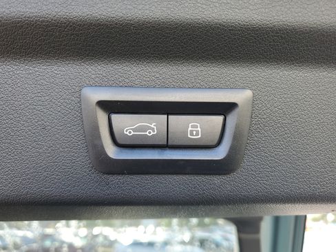 Used 2025 BMW X2 xDrive28i image 9