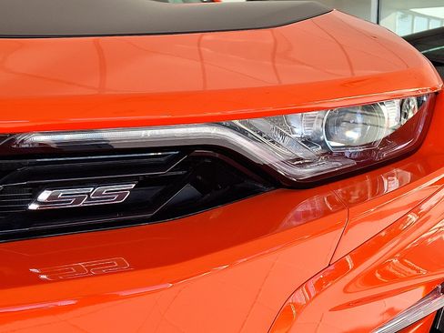 Used 2021 Chevrolet Camaro SS RWD image 9