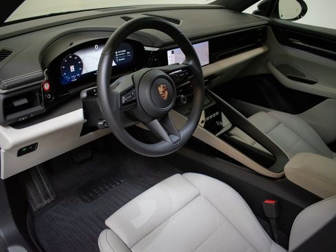 Certified 2025 Porsche Macan 4 Electric image 4