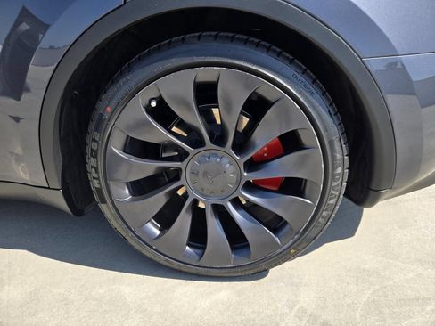 Used 2023 Tesla Model Y Performance AWD/4WD image 27