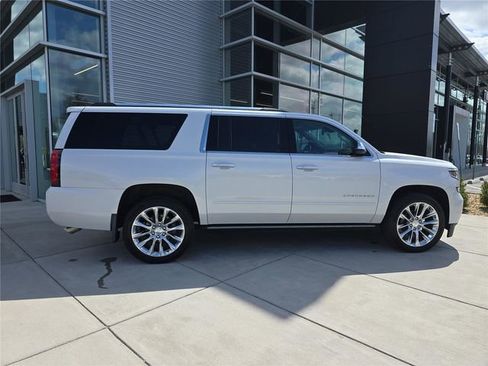 Used 2019 Chevrolet Suburban Premier w/ Premier Plus Edition image 2