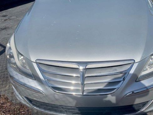 Used 2012 Hyundai Genesis 3.8 image 4