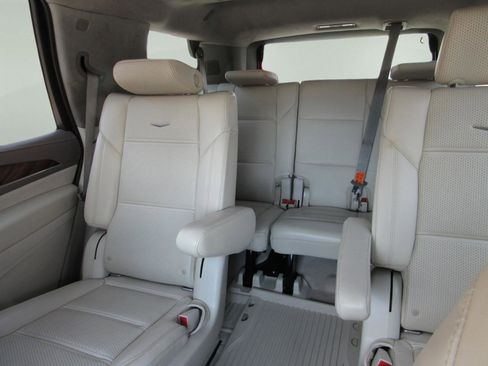 Used 2021 Cadillac Escalade Premium Luxury Platinum image 8