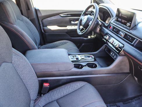 Certified 2025 Honda Pilot Sport image 18