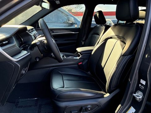 New 2025 Jeep Grand Cherokee Limited w/ Luxury Tech Group II image 10