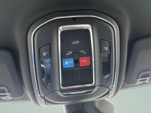 Used 2024 Jeep Grand Cherokee Laredo w/ Luxury Tech Group I AWD/4WD image 19