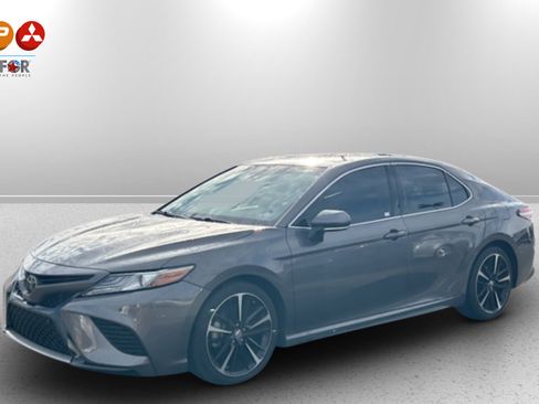 Used 2018 Toyota Camry XSE image 1