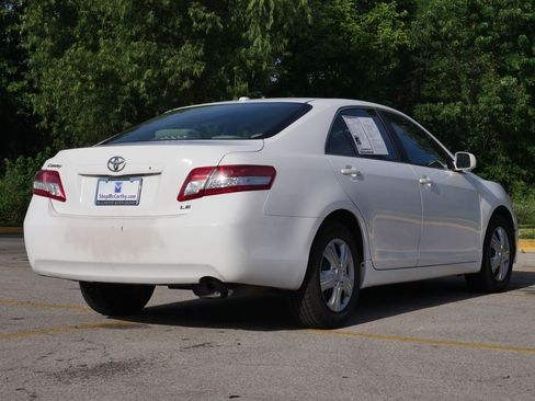 Used 2010 Toyota Camry LE FWD image 13