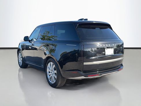 Used 2024 Land Rover Range Rover SE image 3