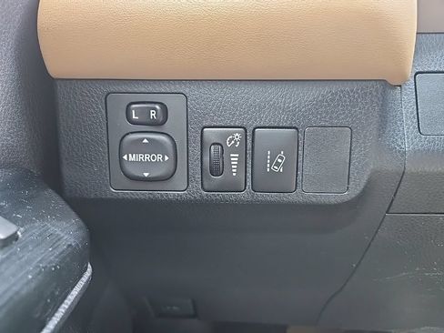Used 2018 Toyota RAV4 Limited w/ Advanced Technology Package AWD/4WD image 20