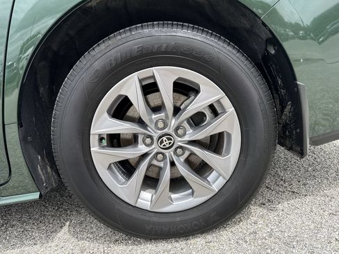 Certified 2025 Toyota Sienna LE FWD image 18