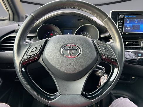 Used 2018 Toyota C-HR XLE FWD image 14
