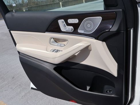 New 2026 Mercedes-Benz GLS 450 4MATIC image 39