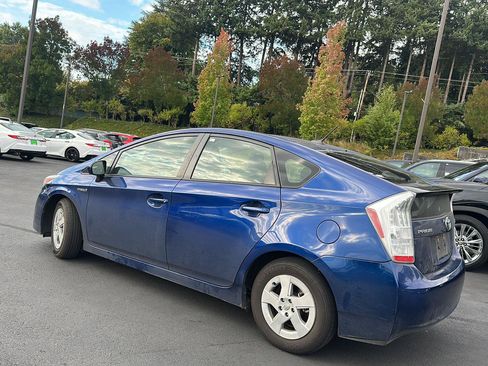 Used 2011 Toyota Prius Two FWD image 2