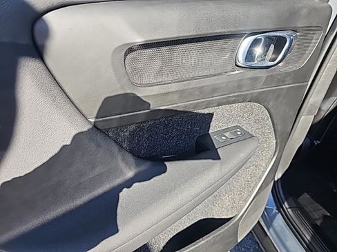 Used 2023 Volvo XC40 B5 Plus w/ Protection Package Premier image 32