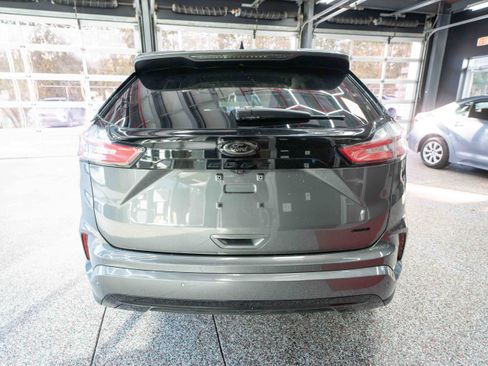 Used 2023 Ford Edge SE w/ Black Appearance Package image 3