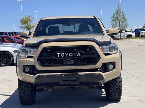 Used 2019 Toyota Tacoma TRD Off-Road AWD/4WD image 7