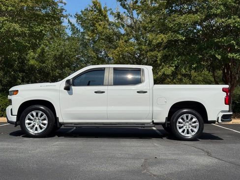 Used 2020 Chevrolet Silverado 1500 Custom w/ Custom Value Package image 2