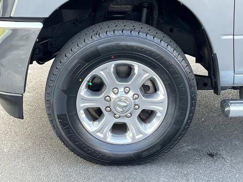 Used 2022 RAM 2500 Tradesman w/ Chrome Appearance Group image 12