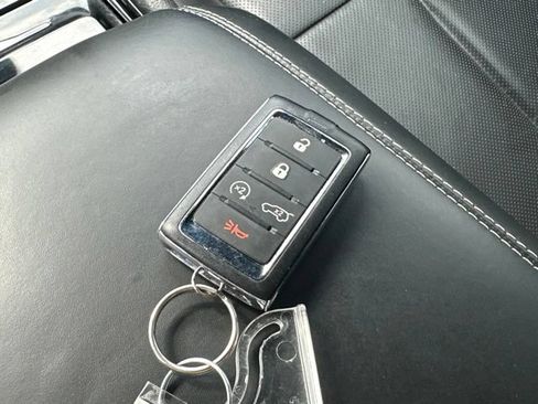 Used 2023 Jeep Grand Cherokee Overland w/ Adv Protech Group III AWD/4WD image 2