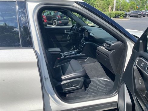 Used 2020 Ford Explorer XLT w/ Equipment Group 202A AWD/4WD image 40