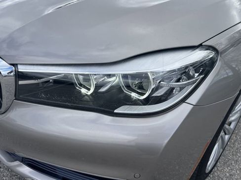 Used 2017 BMW 740i image 9