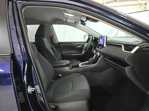 Used 2025 Toyota RAV4 XLE AWD/4WD image 10