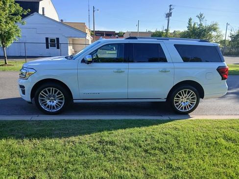 Used 2024 Ford Expedition Max Platinum AWD/4WD image 3