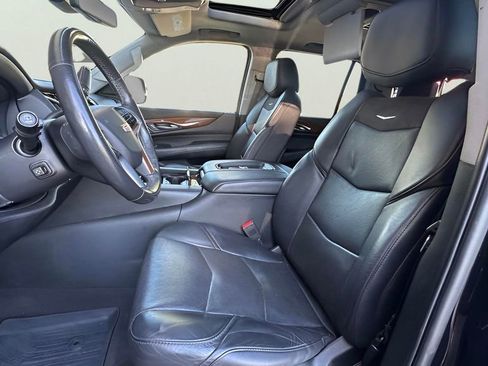 Used 2020 Cadillac Escalade Luxury image 7