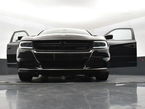 Used 2022 Dodge Charger SXT image 11