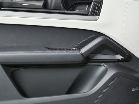 New 2026 Porsche Cayenne Coupe AWD/4WD image 6
