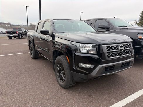 Used 2022 Nissan Frontier SV image 3