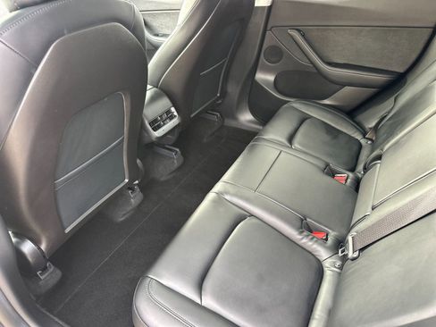 Used 2020 Tesla Model Y Long Range image 12