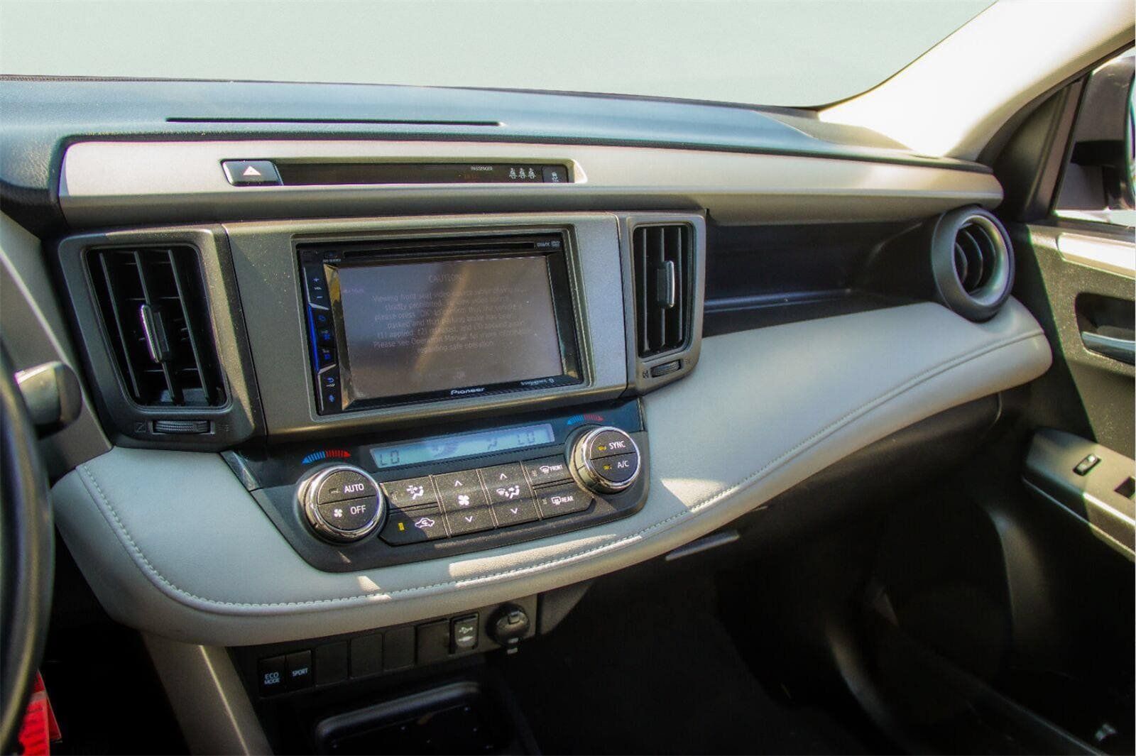Used 2018 Toyota RAV4 XLE FWD image 13