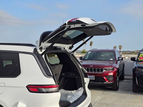 New 2026 Jeep Grand Cherokee L 2WD image 8