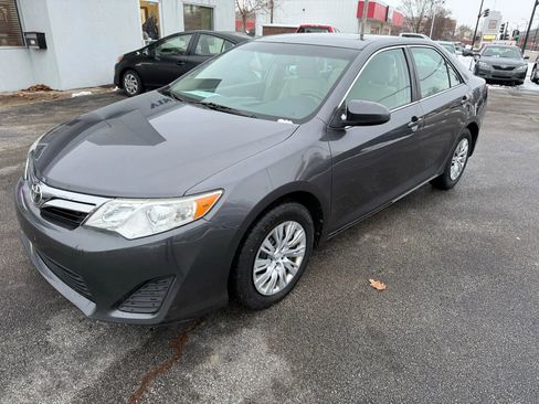 Used 2013 Toyota Camry LE image 2