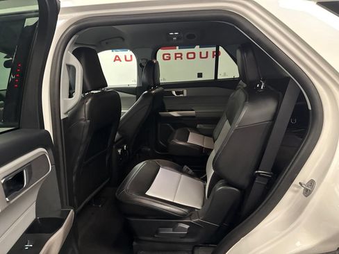 Used 2024 Ford Explorer XLT w/ Equipment Group 202A AWD/4WD image 26