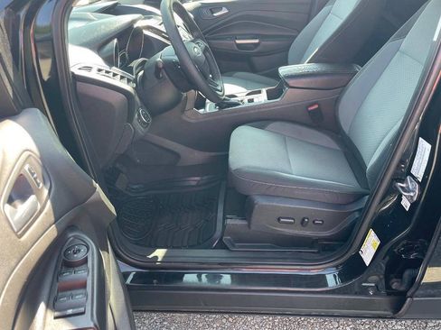 Used 2017 Ford Escape SE AWD/4WD image 10