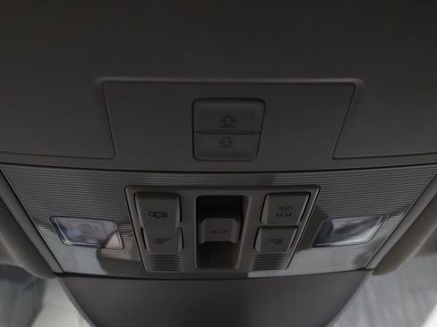 Used 2023 Volkswagen Taos SE w/ Panoramic Sunroof Package image 35