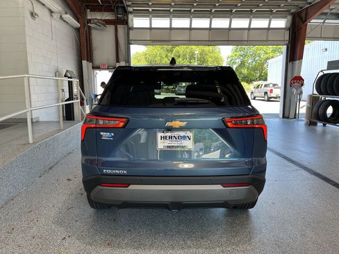 New 2026 Chevrolet Equinox LT w/ Convenience Package II FWD image 7