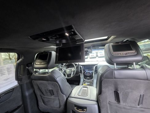 Used 2019 Cadillac Escalade ESV Platinum image 13