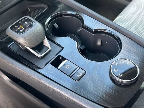 Used 2025 Nissan Rogue SV AWD/4WD image 17