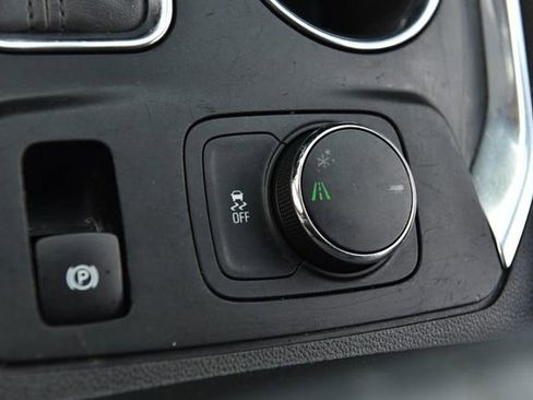 Used 2018 Chevrolet Traverse LT image 17