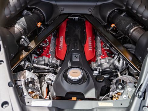 Used 2022 Ferrari SF90 Stradale image 13