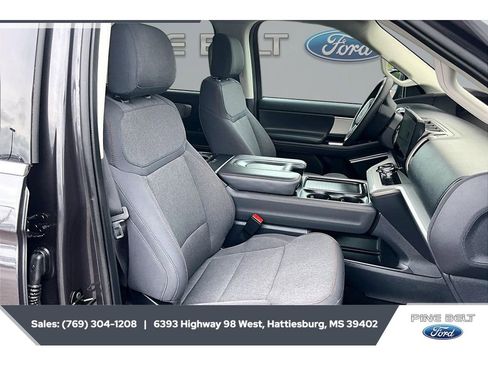 Used 2025 Ford Expedition Active RWD image 6