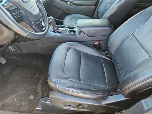 Used 2018 Ford Explorer XLT w/ Equipment Group 202A FWD image 17