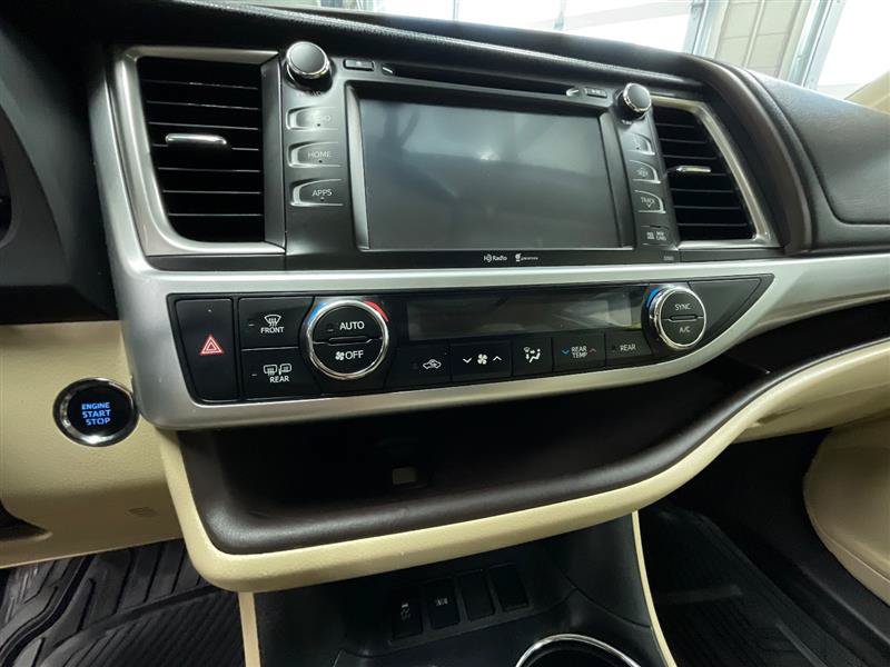 Used 2015 Toyota Highlander XLE FWD image 17