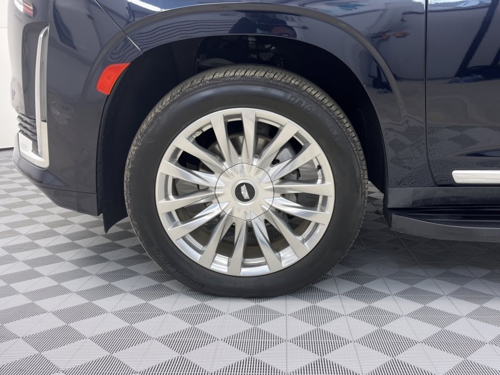 Used 2023 Cadillac Escalade ESV Premium Luxury w/ LPO, Floor Liner Package AWD/4WD image 13
